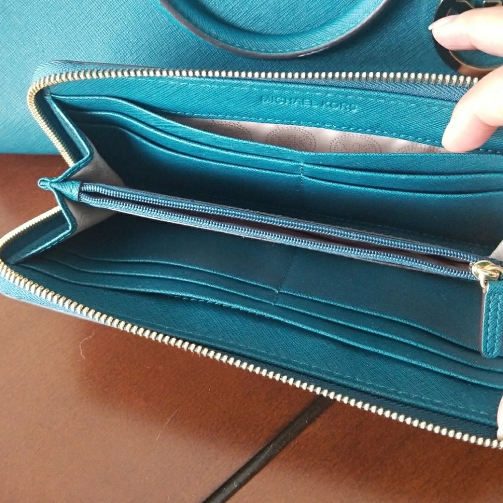 Michael kors bag and wallet(sold) - Picture 5 of 8